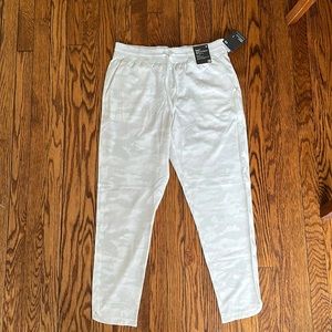 NWT! GapFit Runaround Tapered Pant